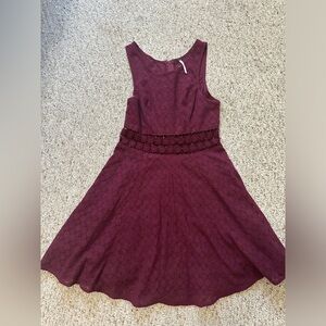 Free People mini burgundy Lace overlay Waist Fit & Flare Zipper Closure sz 2